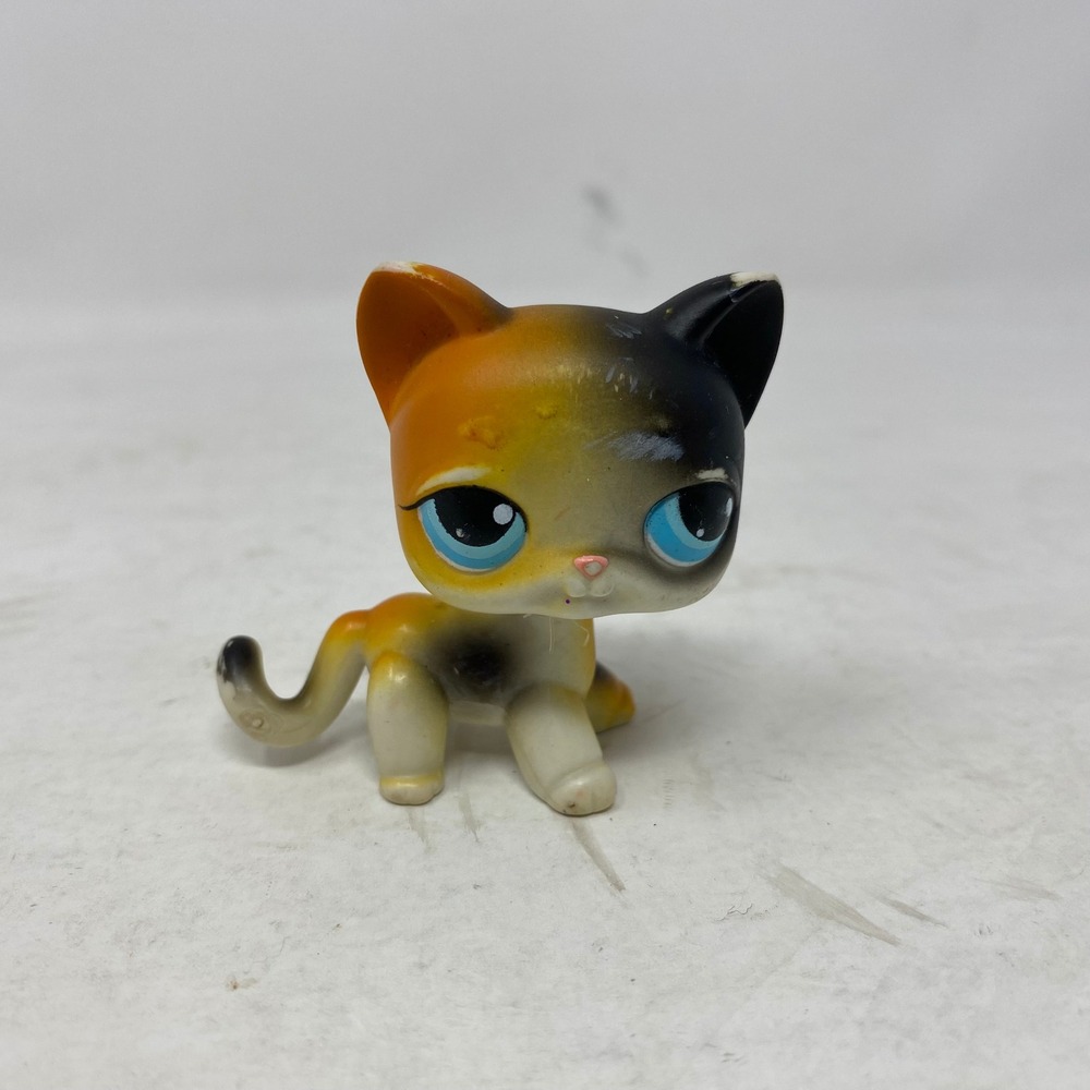 Hasbro Littlest Pet Shop Calico Shorthair Cat Blue Eyes Pink Magnet 2004 LPS 106